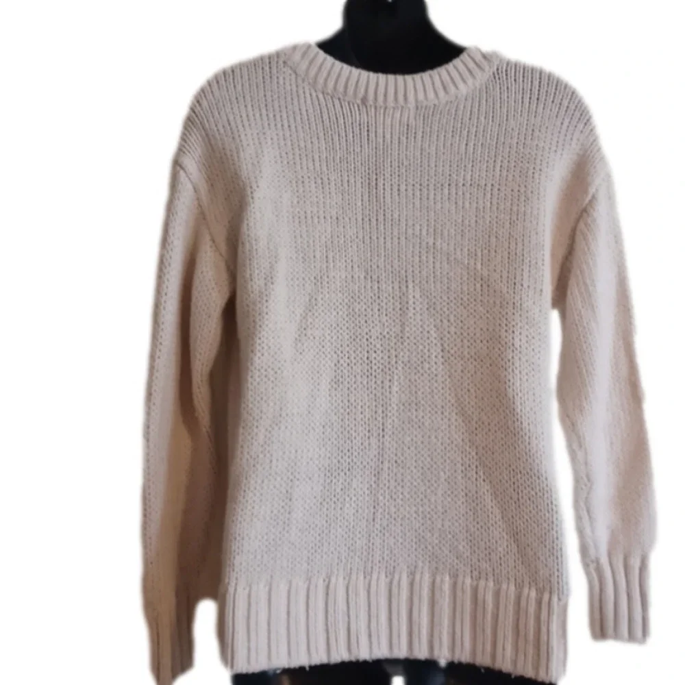 Pink Victorias Secret sweater. Size small. Oatmeal colored v neck cableknit type